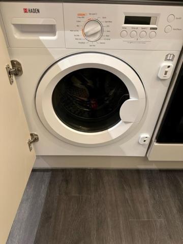 Stunning Flat With Parking Free Near Sutton Station Lägenhet Cheam Exteriör bild
